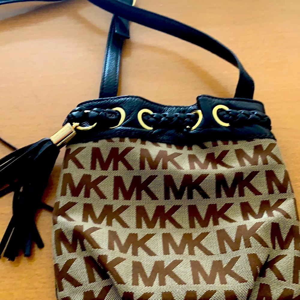 Michael kors crossbody